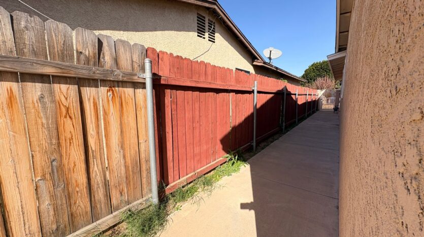 18649 6th St - Bloomington - California - 4 bed, 2 bath rental property