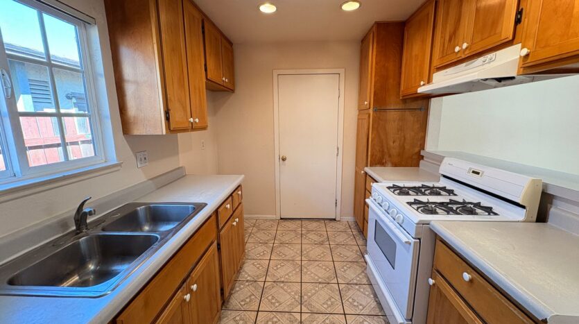 18649 6th St - Bloomington - California - 4 bed, 2 bath rental property