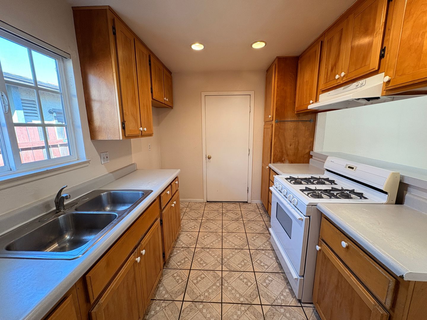 18649 6th St - Bloomington - California - 4 bed, 2 bath rental property