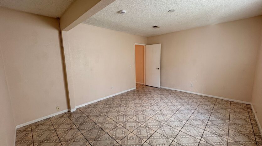 18649 6th St - Bloomington - California - 4 bed, 2 bath rental property