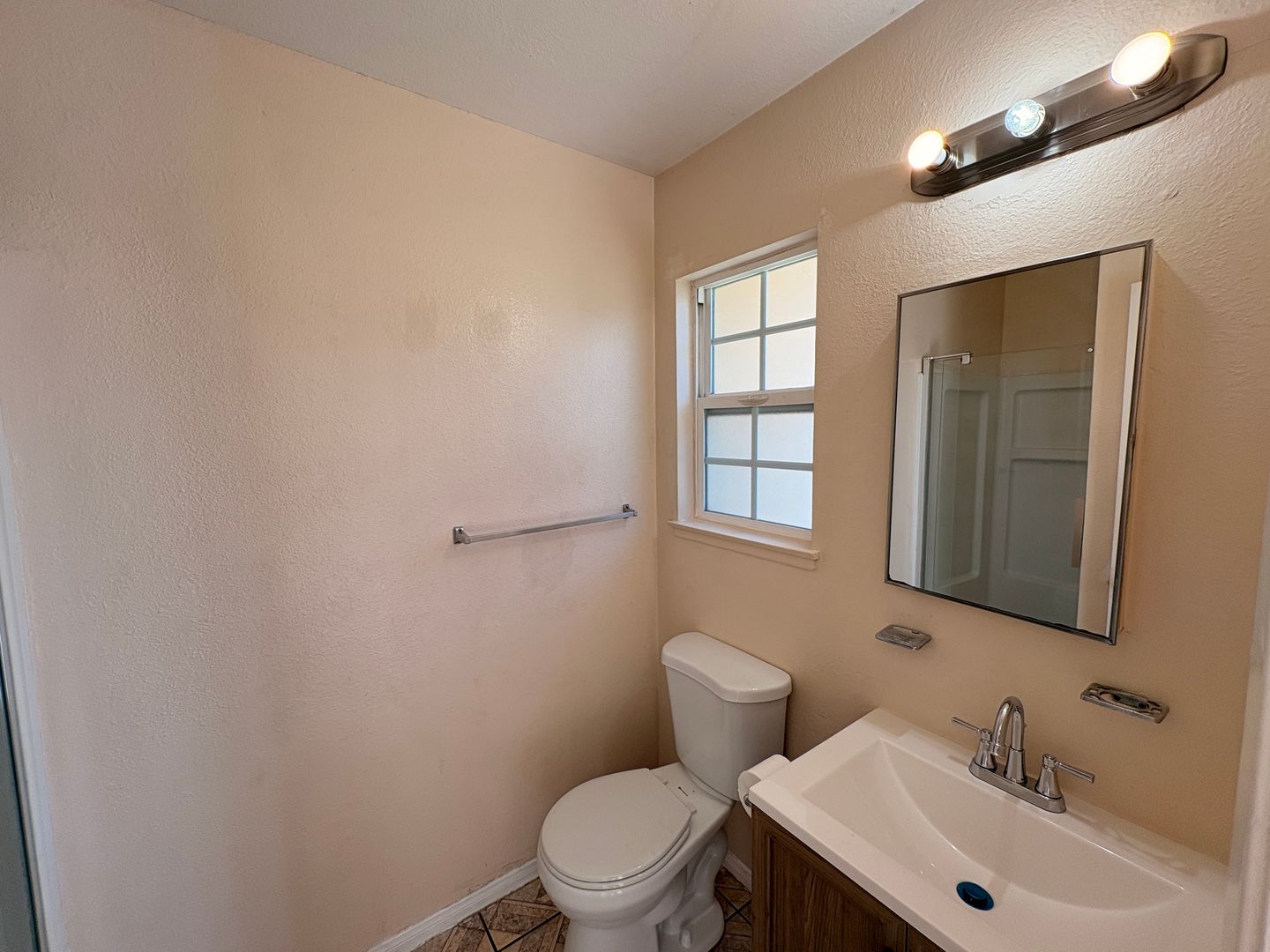 18649 6th St - Bloomington - California - 4 bed, 2 bath rental property