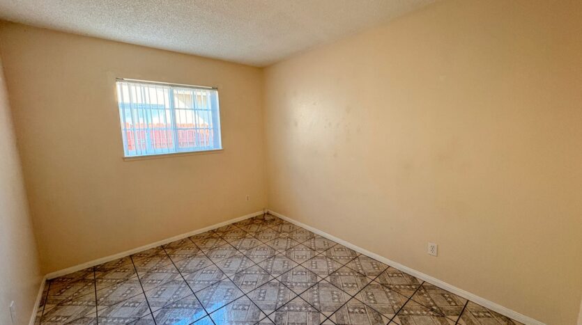 18649 6th St - Bloomington - California - 4 bed, 2 bath rental property