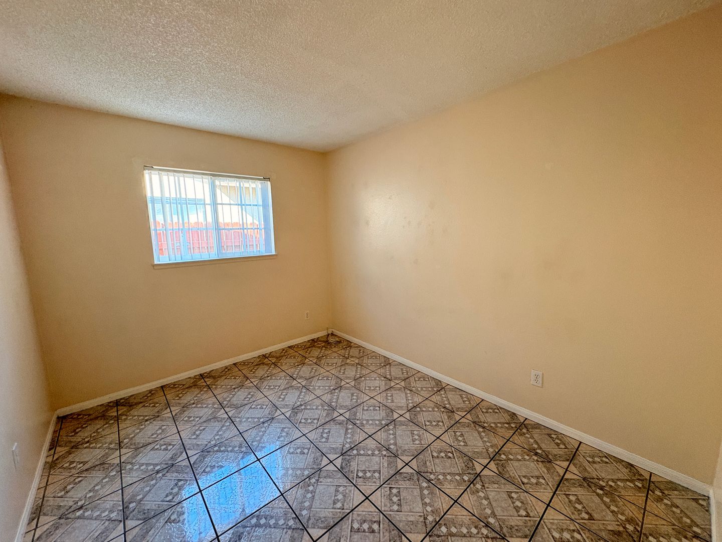 18649 6th St - Bloomington - California - 4 bed, 2 bath rental property