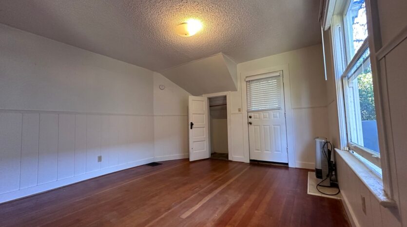 2038 SE Madison Street -  Unit 1 - Portland - Oregon - 1 bath rental property