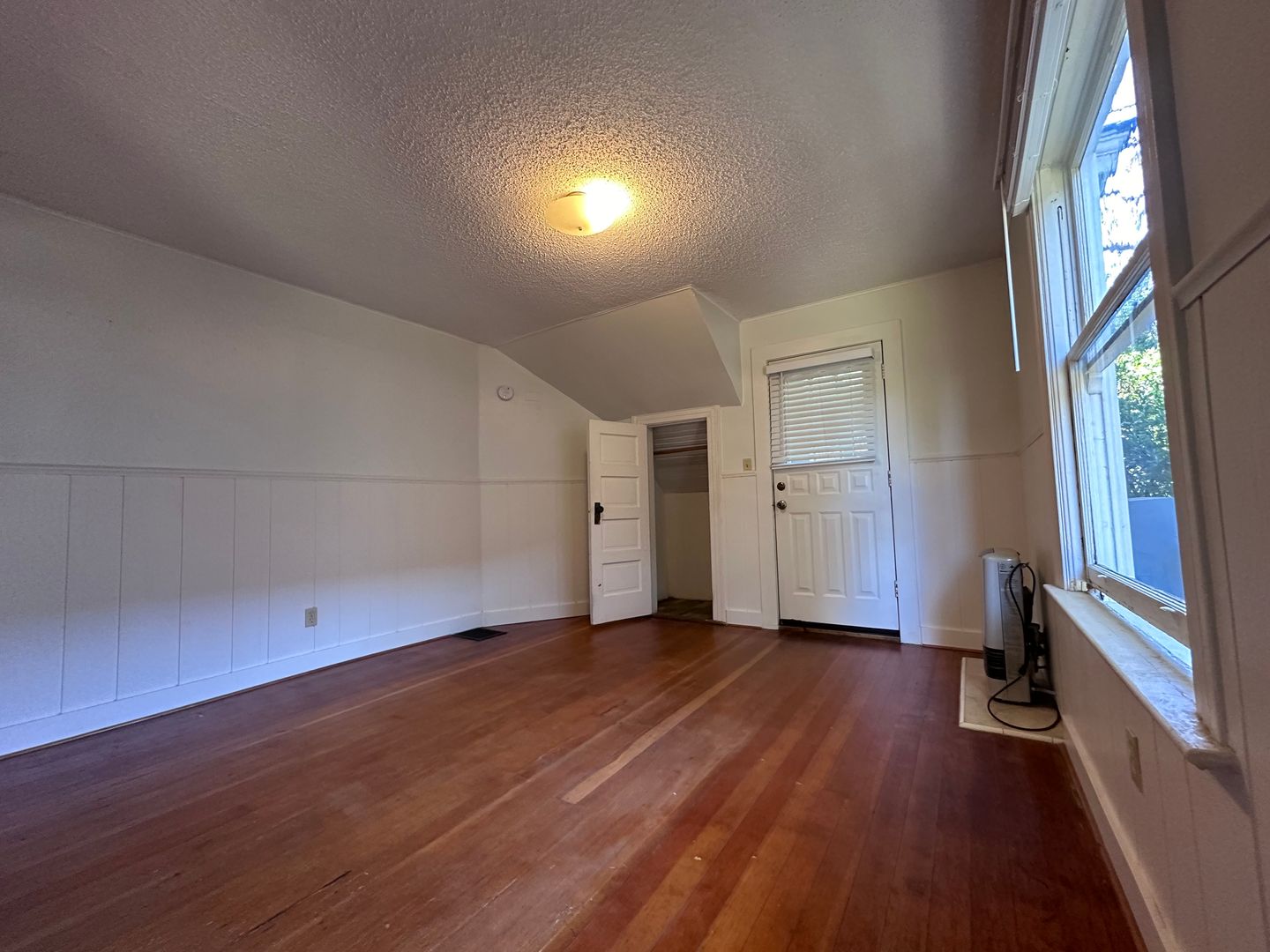 2038 SE Madison Street -  Unit 1 - Portland - Oregon - 1 bath rental property