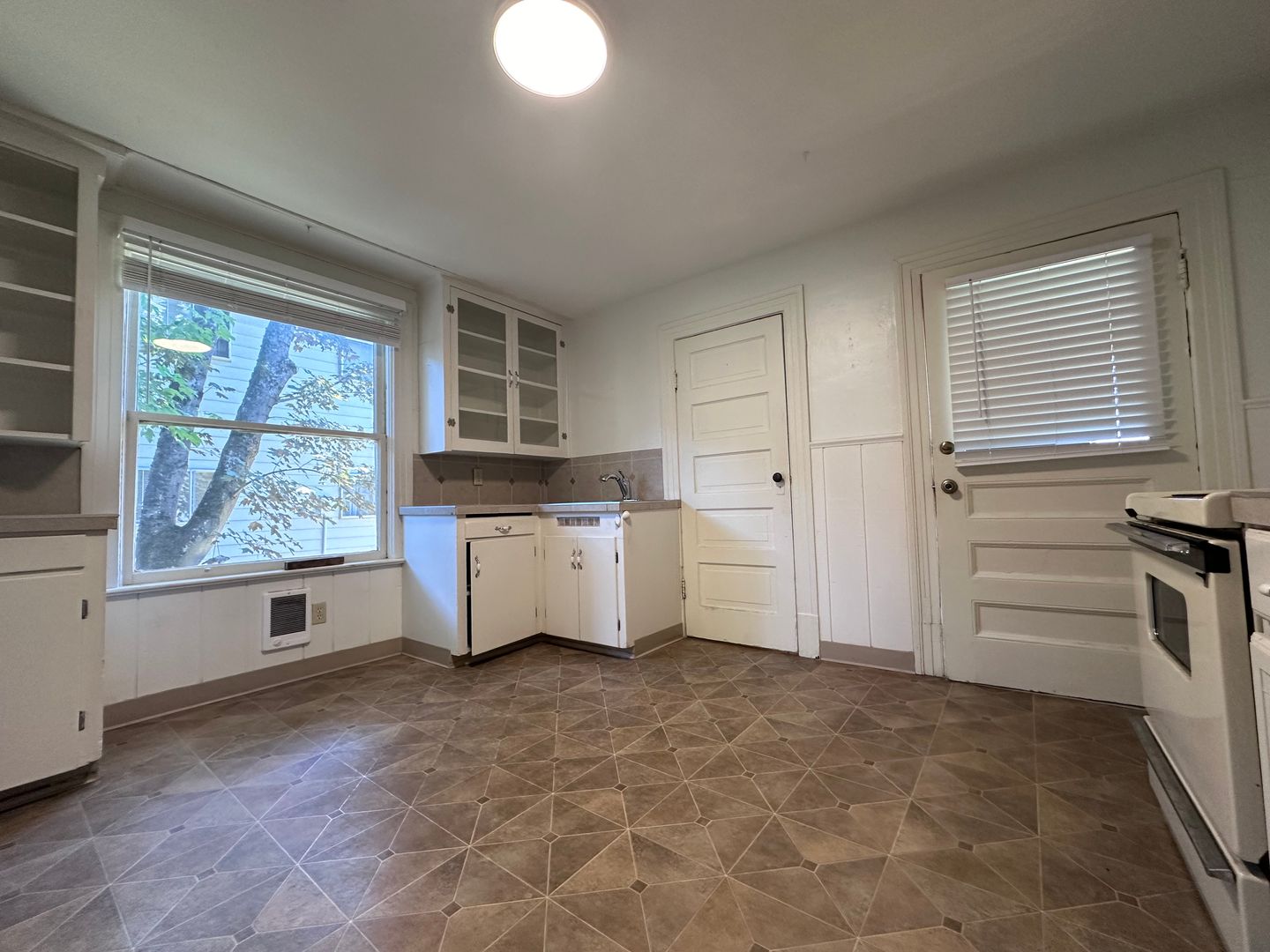 2038 SE Madison Street -  Unit 1 - Portland - Oregon - 1 bath rental property