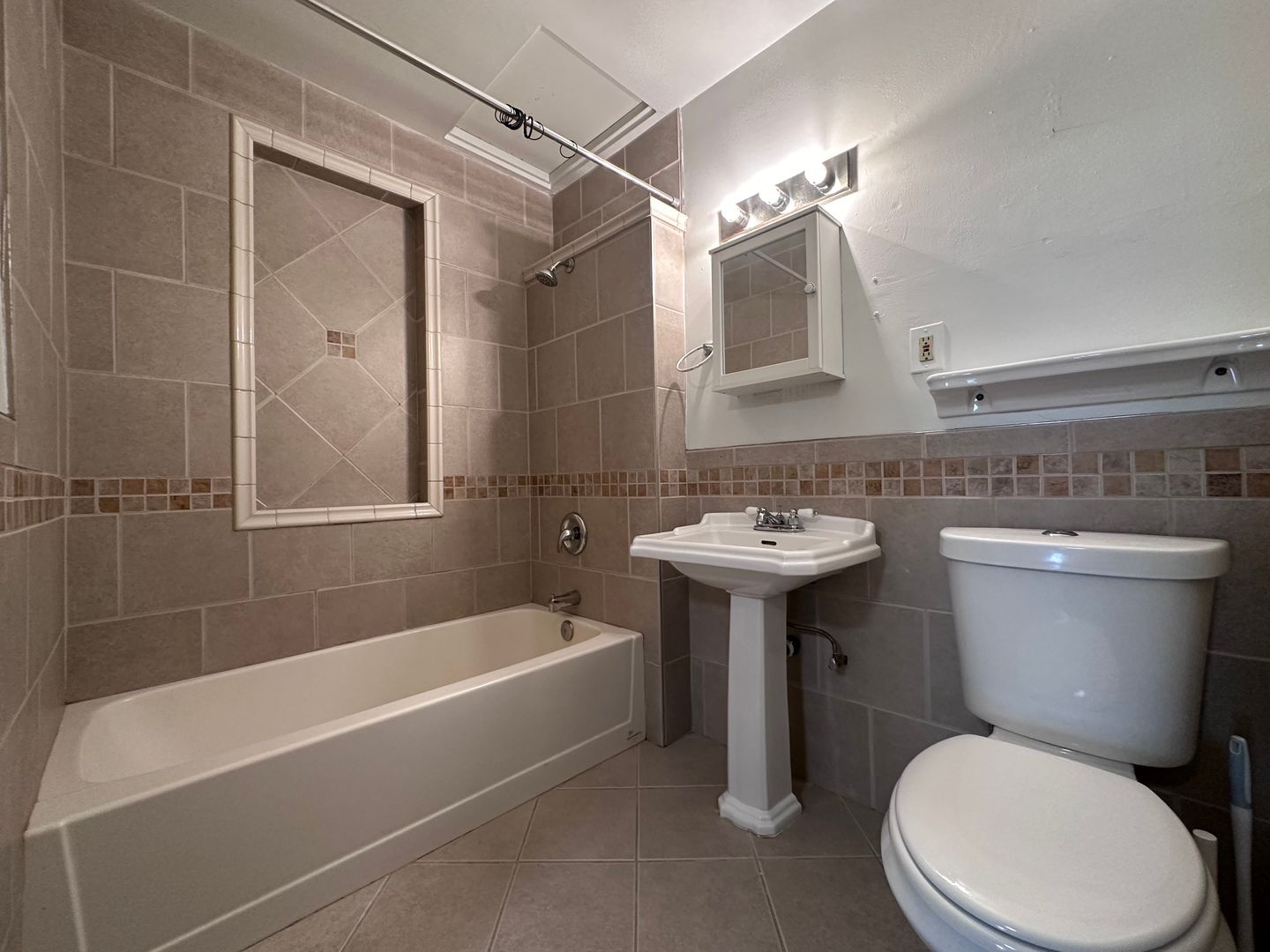 2038 SE Madison Street -  Unit 1 - Portland - Oregon - 1 bath rental property