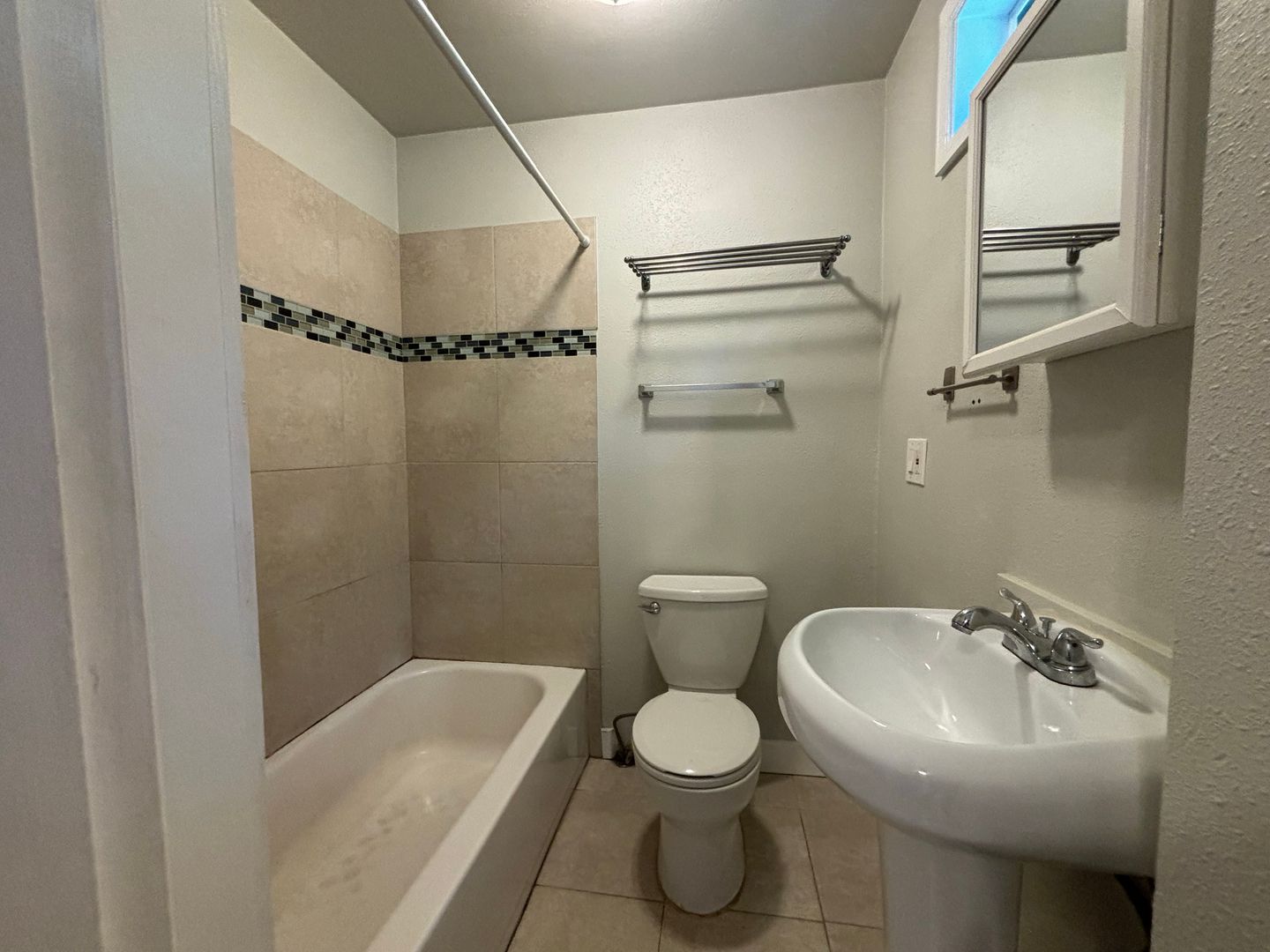 2038 SE Madison Street - Unit 2 - Portland - Oregon - 2 bed, 1 bath rental property