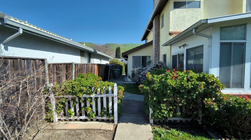 2077 Mesa Verde Dr - Milpitas - California - 4 bed, 3 bath rental property