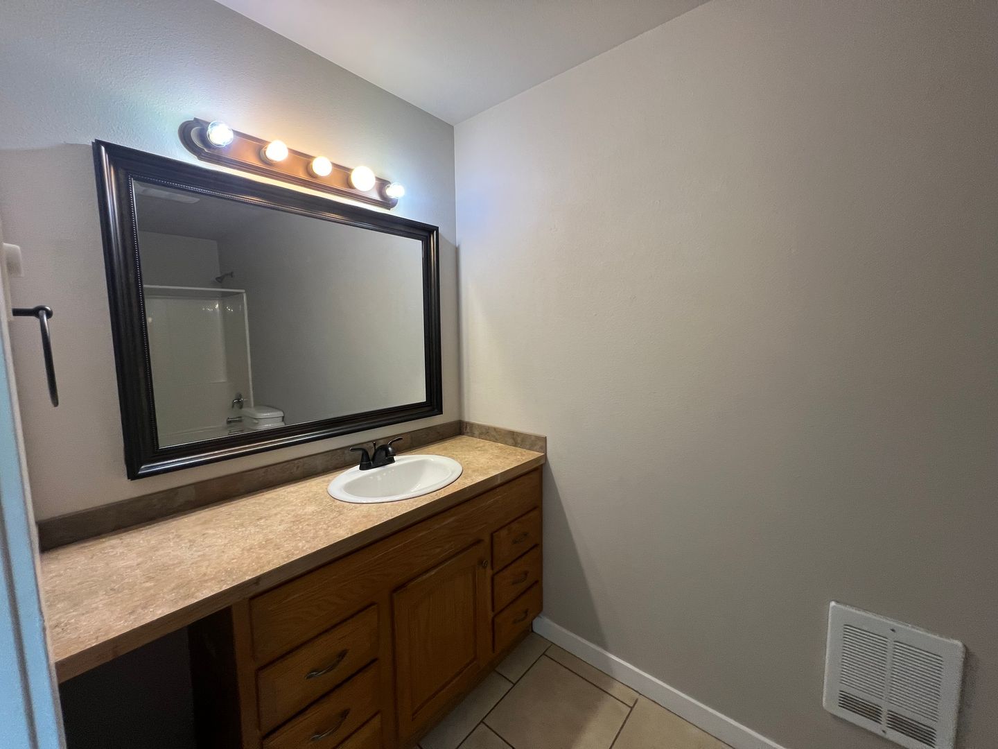 2142 Woburn - Bellingham - Washington - 5 bed, 2 bath rental property