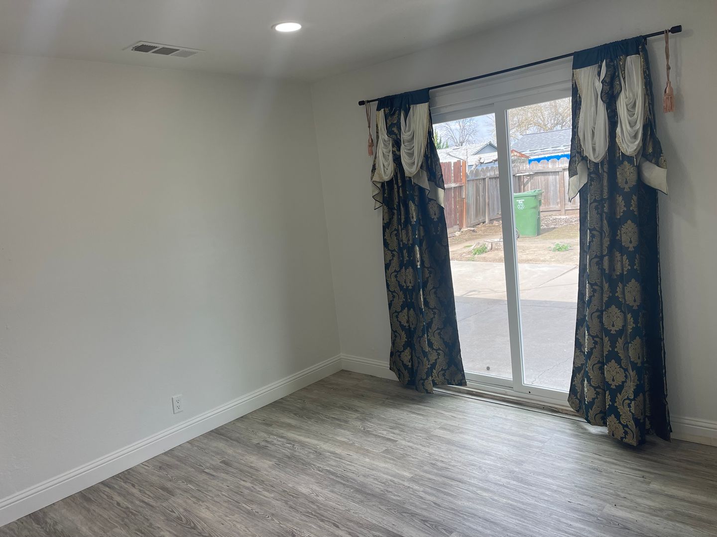 239 E 20th St - ST T 239 - Tracy - California - 3 bed, 1.5 bath rental property