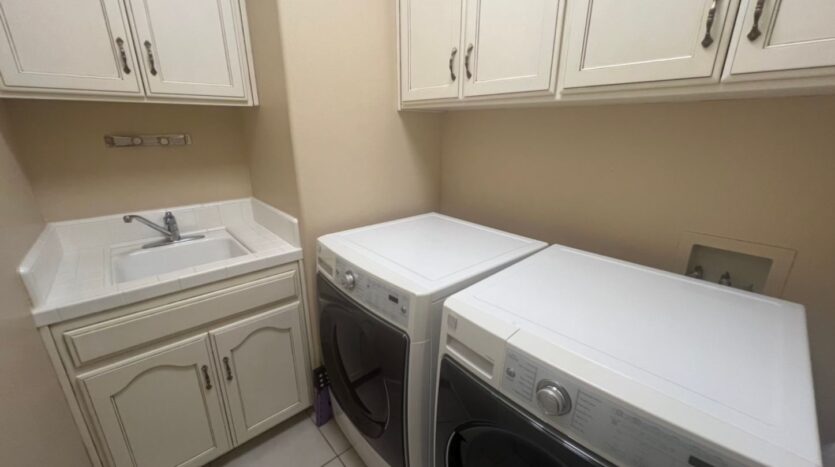 2455 E Marquise Ct  - Fresno - California - 3 bed, 2.5 bath rental property