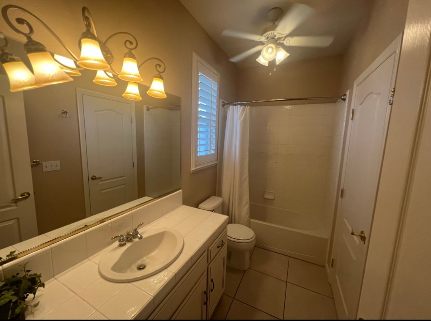 2455 E Marquise Ct  - Fresno - California - 3 bed, 2.5 bath rental property