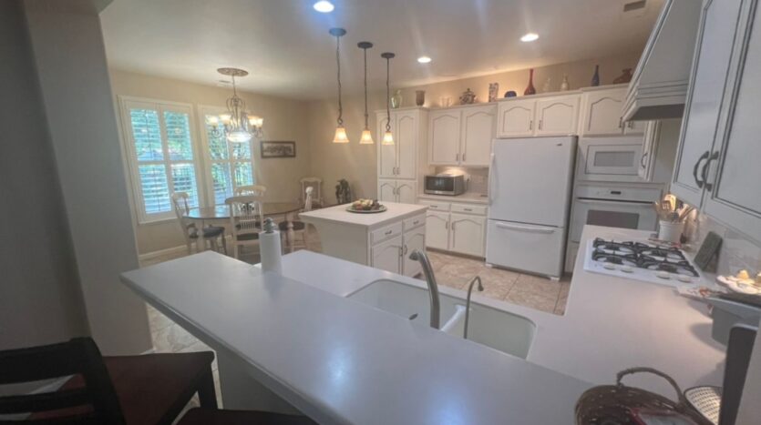 2455 E Marquise Ct  - Fresno - California - 3 bed, 2.5 bath rental property