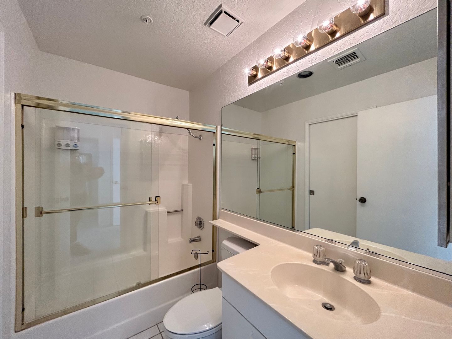 2601 S Broadmoor Dr Unit 63 - Palm Springs - California - 2 bed, 2 bath rental property