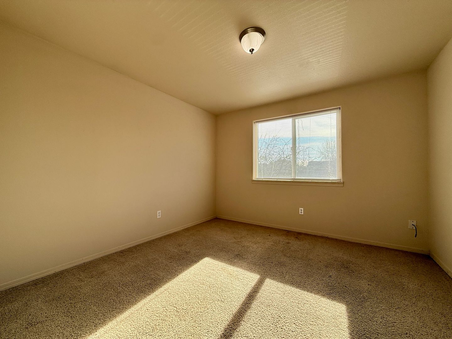 2828 SW Juniper Avenue - Redmond - Oregon - 3 bed, 2.5 bath rental property