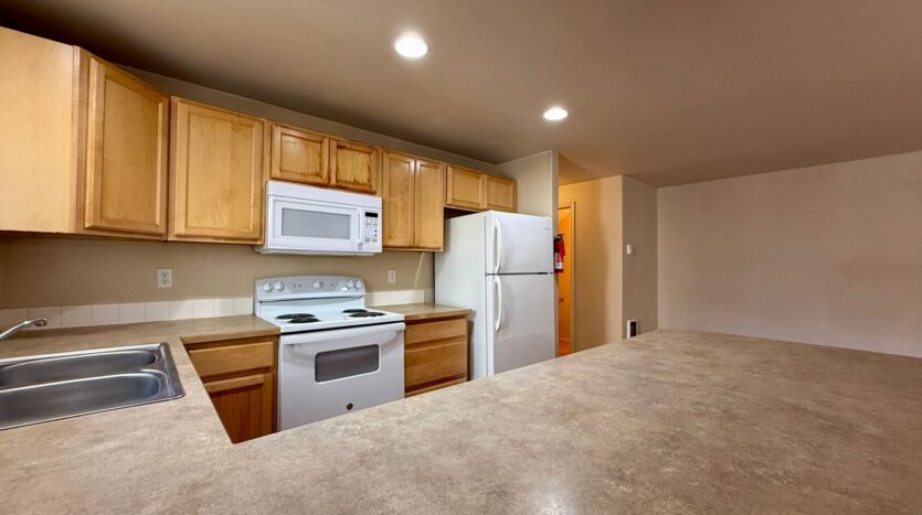 2828 SW Juniper Avenue - Redmond - Oregon - 3 bed, 2.5 bath rental property