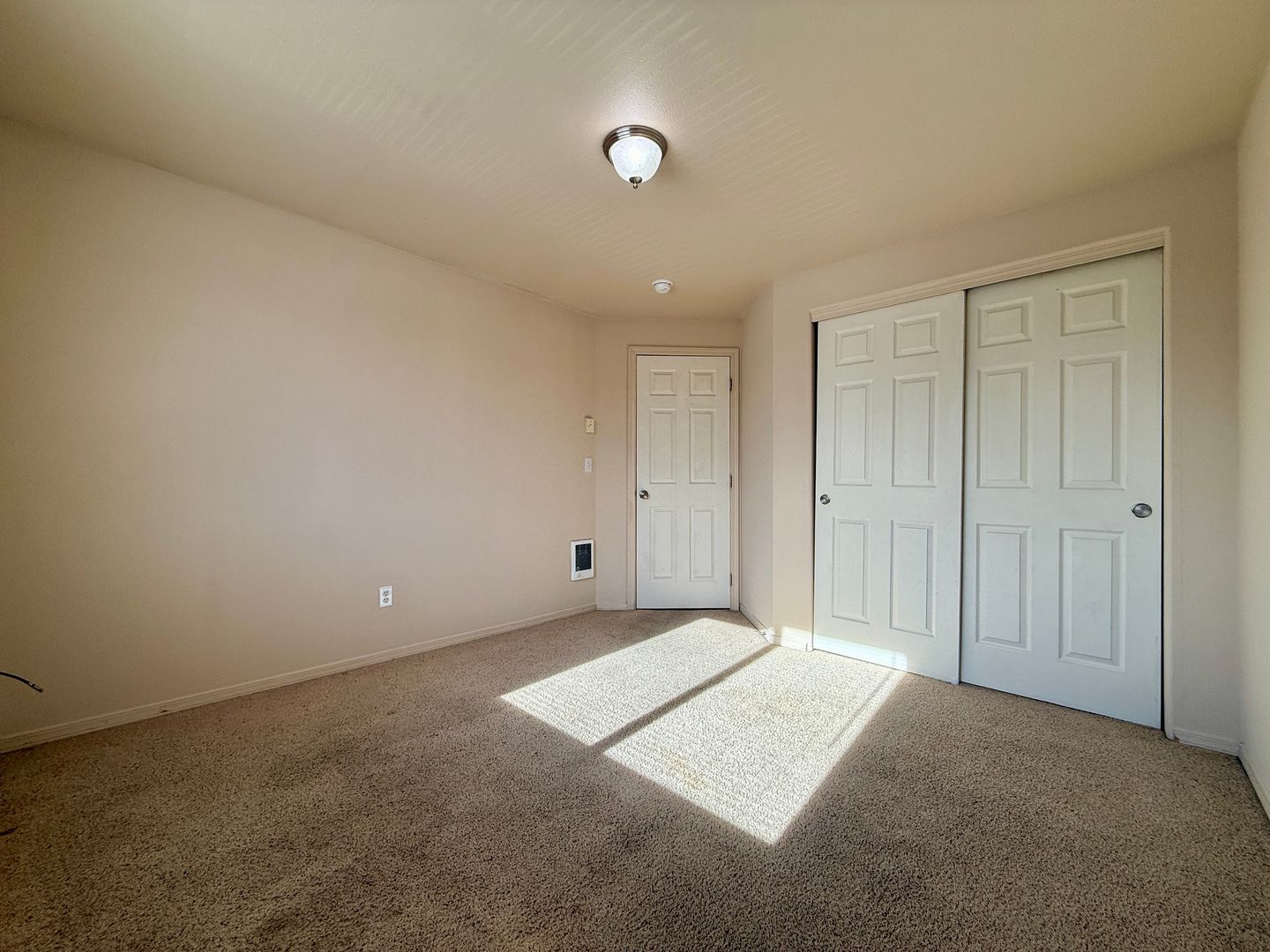 2828 SW Juniper Avenue - Redmond - Oregon - 3 bed, 2.5 bath rental property