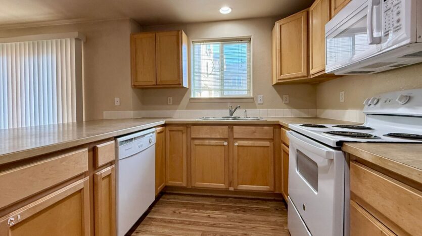 2828 SW Juniper Avenue - Redmond - Oregon - 3 bed, 2.5 bath rental property