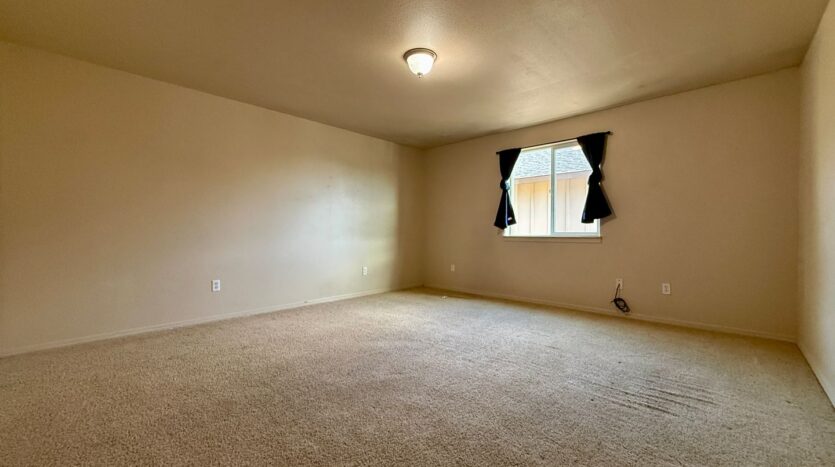 2828 SW Juniper Avenue - Redmond - Oregon - 3 bed, 2.5 bath rental property