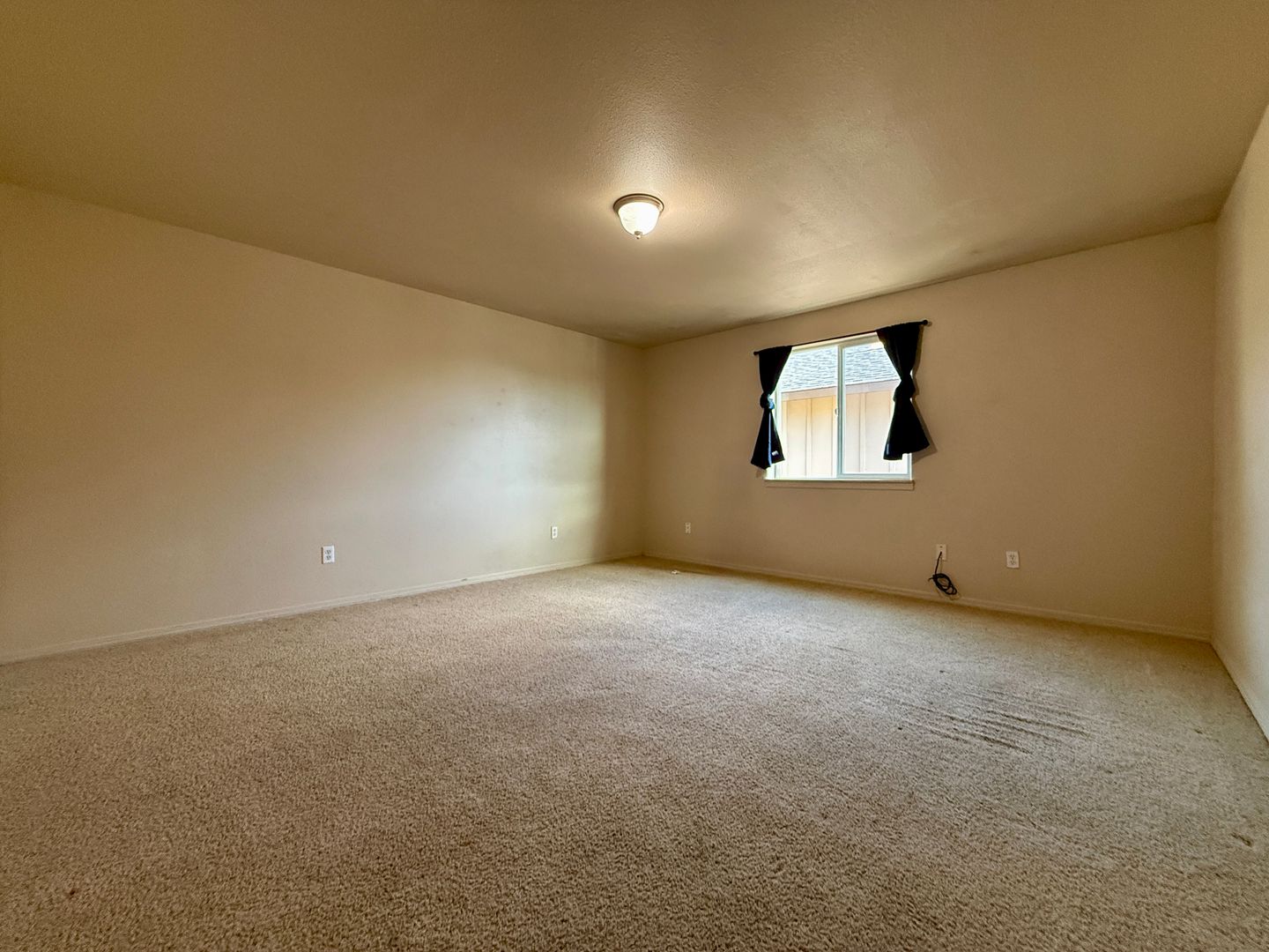 2828 SW Juniper Avenue - Redmond - Oregon - 3 bed, 2.5 bath rental property