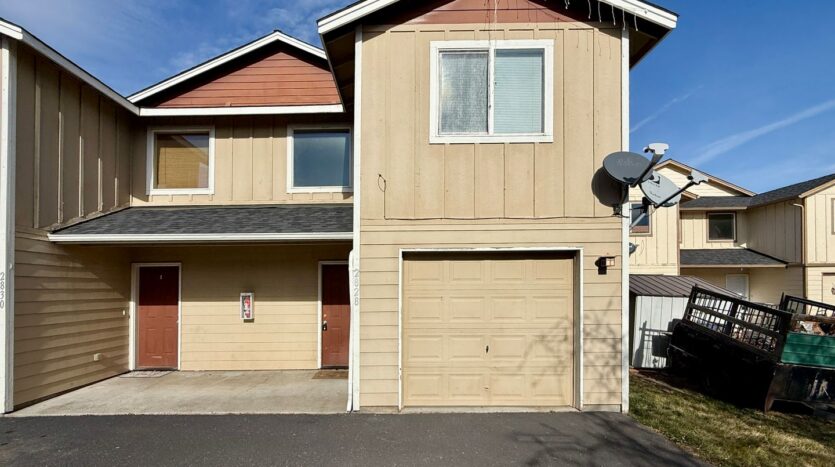2828 SW Juniper Avenue - Redmond - Oregon - 3 bed, 2.5 bath rental property