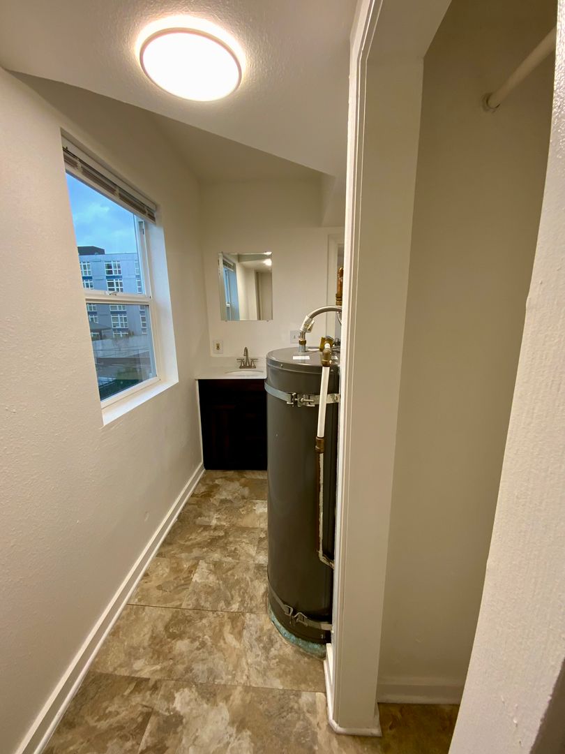 2922 Hoyt Ave - 204 - Everett - Washington - 1 bath rental property