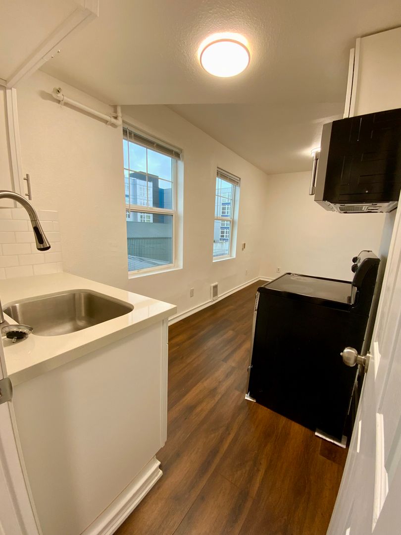 2922 Hoyt Ave - 204 - Everett - Washington - 1 bath rental property