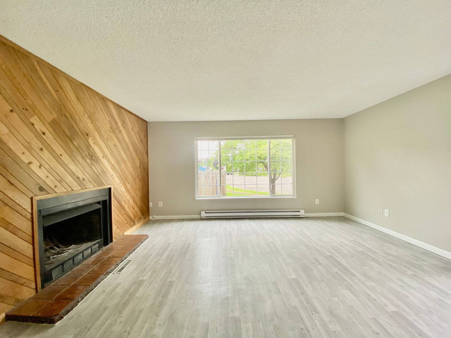 3042-3044 SW Laura Ct - Troutdale - Oregon - 3 bed, 2 bath rental property