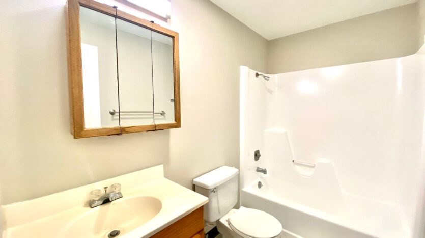 3042-3044 SW Laura Ct - Troutdale - Oregon - 3 bed, 2 bath rental property