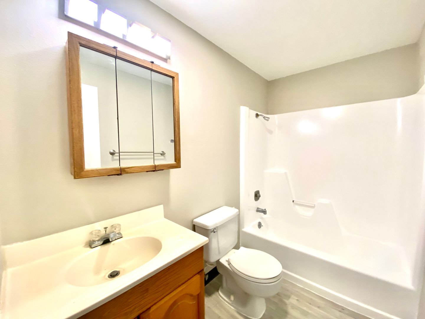 3042-3044 SW Laura Ct - Troutdale - Oregon - 3 bed, 2 bath rental property