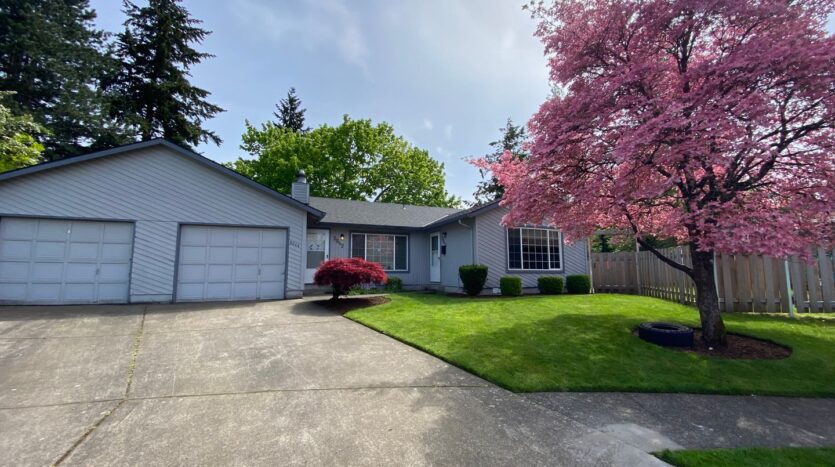 3042-3044 SW Laura Ct - Troutdale - Oregon - 3 bed, 2 bath rental property