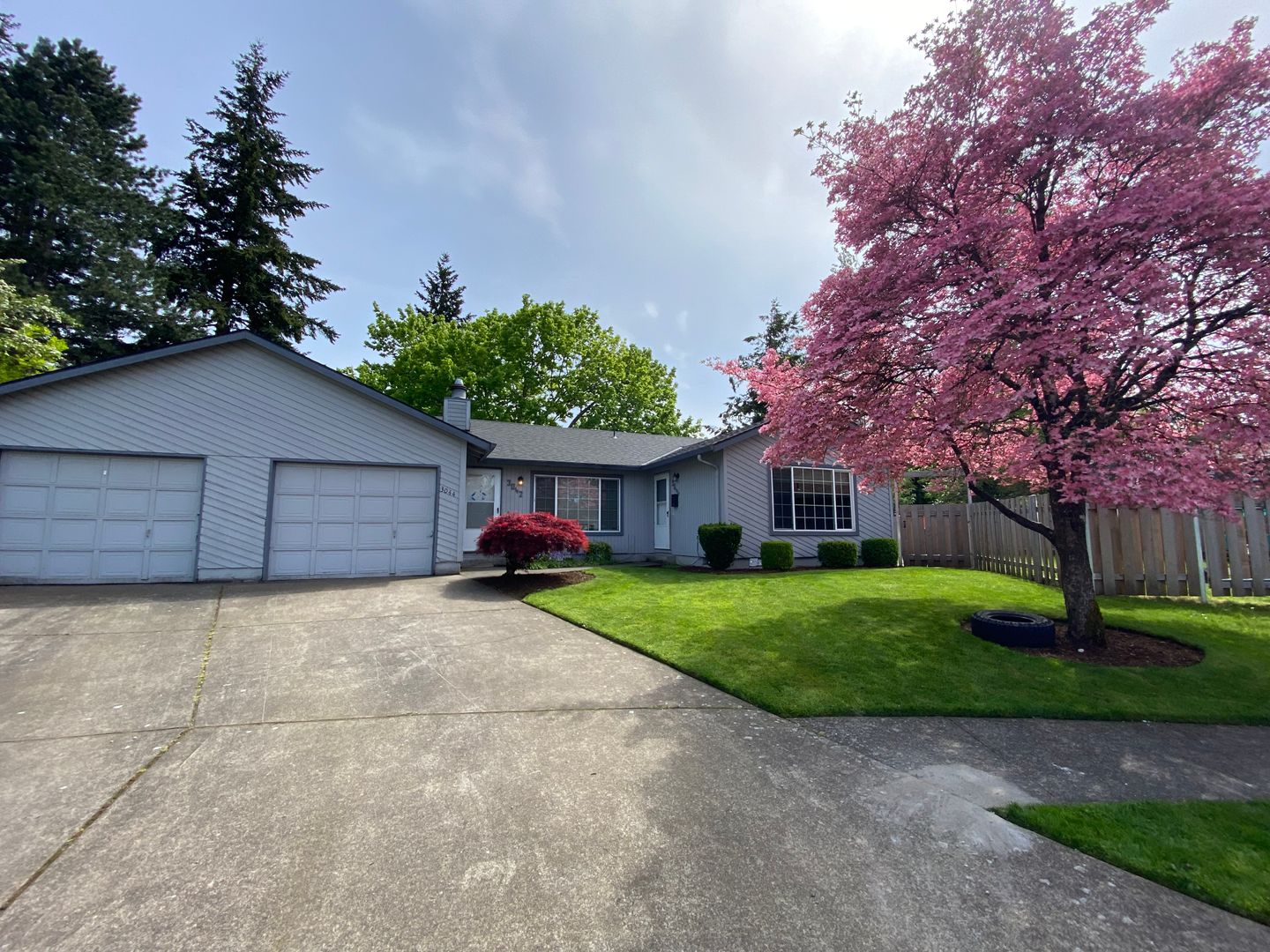 3042-3044 SW Laura Ct - Troutdale - Oregon - 3 bed, 2 bath rental property