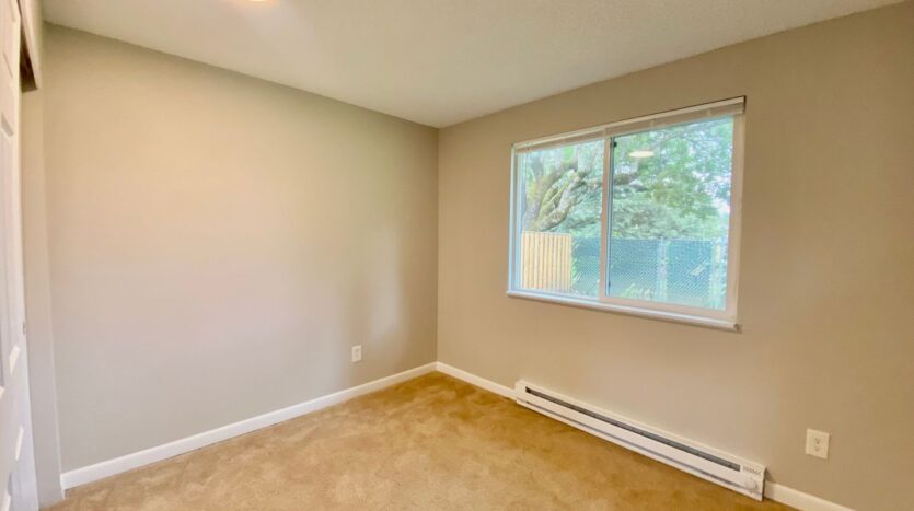3042-3044 SW Laura Ct - Troutdale - Oregon - 3 bed, 2 bath rental property