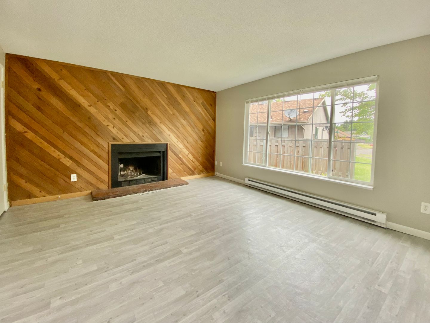 3042-3044 SW Laura Ct - Troutdale - Oregon - 3 bed, 2 bath rental property