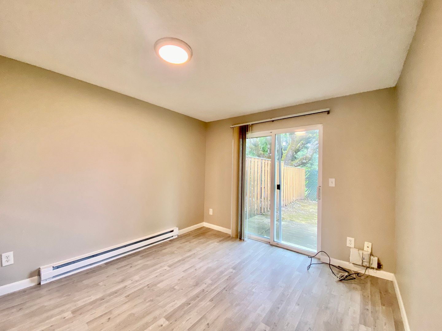 3042-3044 SW Laura Ct - Troutdale - Oregon - 3 bed, 2 bath rental property