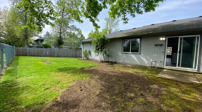 3042-3044 SW Laura Ct - Troutdale - Oregon - 3 bed, 2 bath rental property