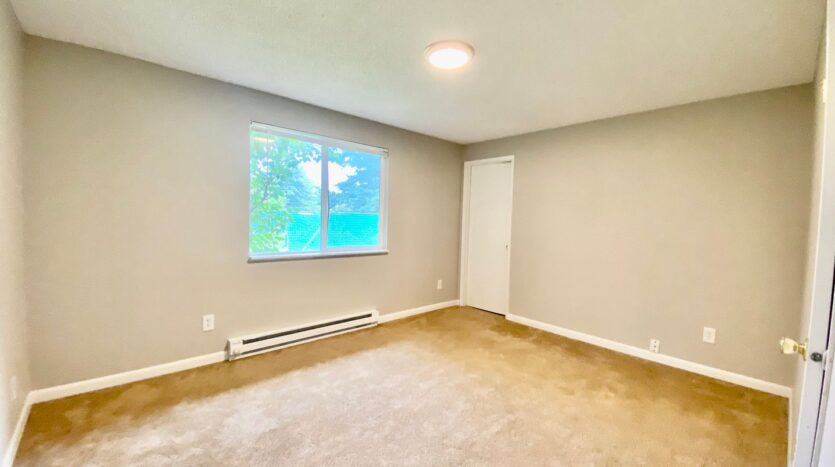 3042-3044 SW Laura Ct - Troutdale - Oregon - 3 bed, 2 bath rental property