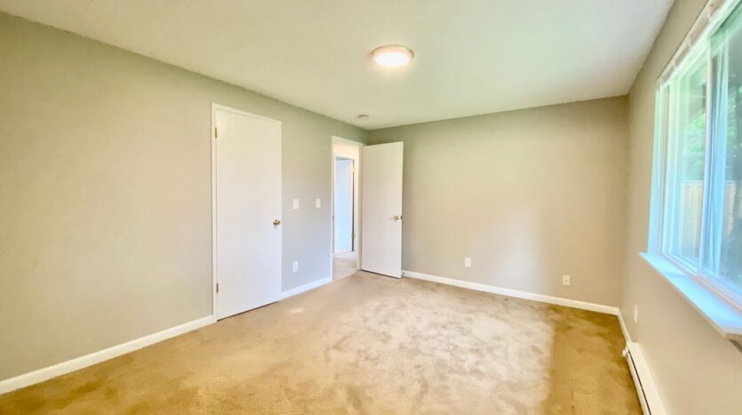 3042-3044 SW Laura Ct - Troutdale - Oregon - 3 bed, 2 bath rental property