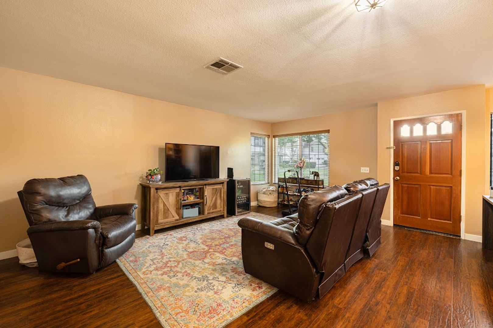 3554 Olds Rd - Oxnard - California - 2 bed, 2.5 bath rental property