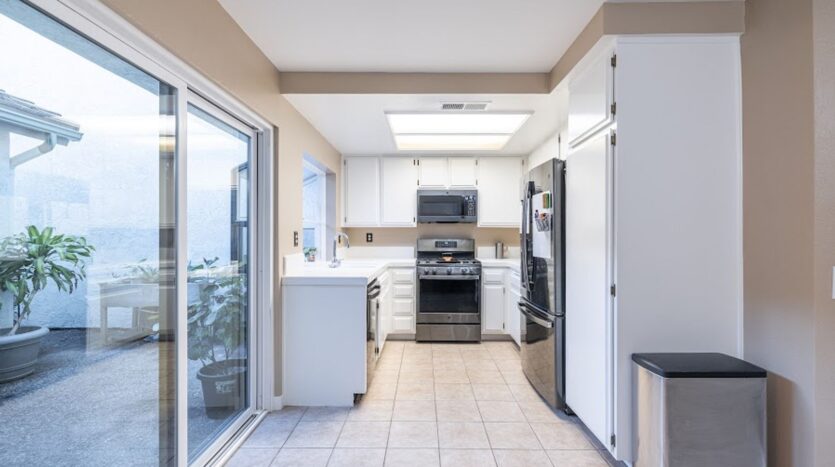 3554 Olds Rd - Oxnard - California - 2 bed, 2.5 bath rental property