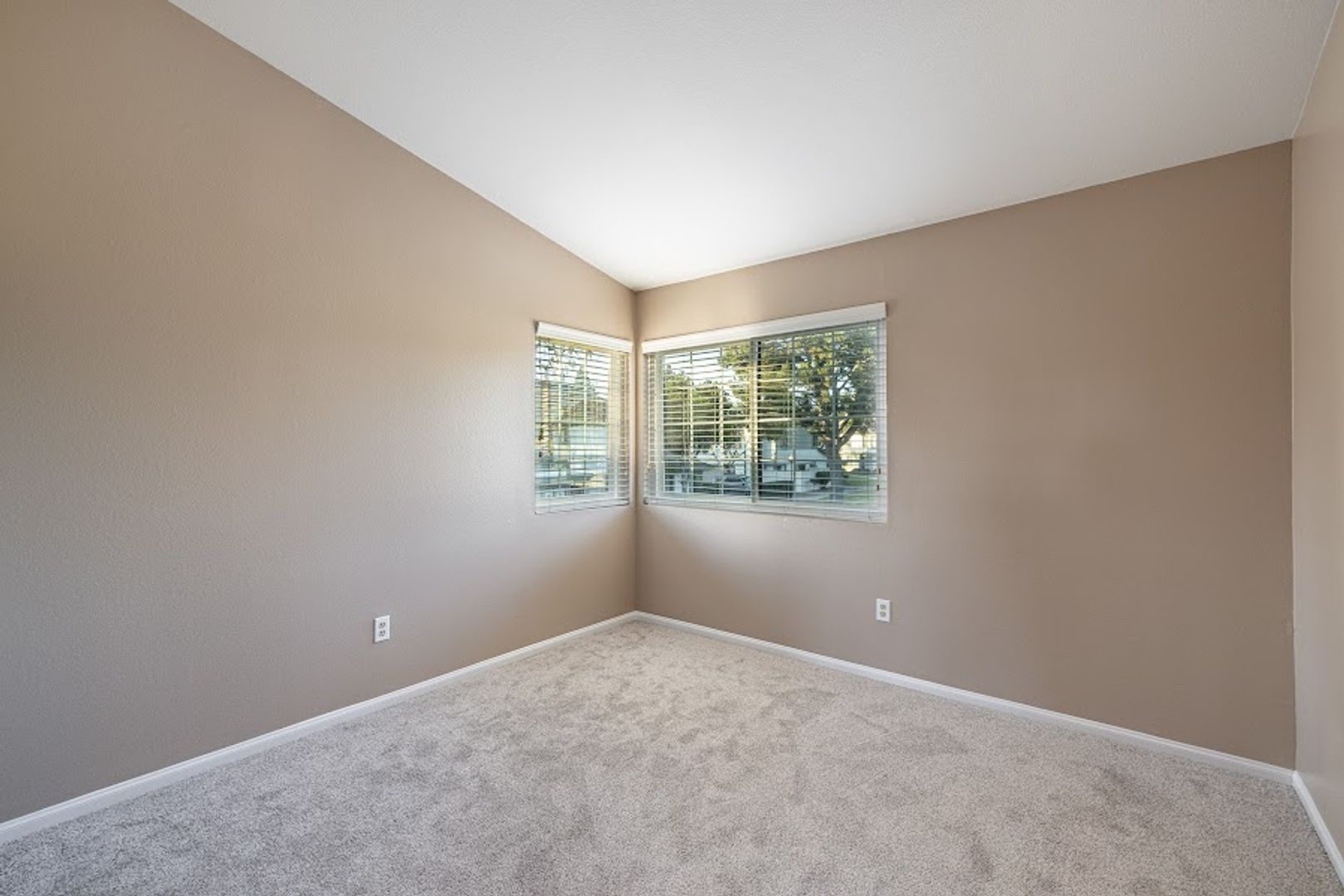 3554 Olds Rd - Oxnard - California - 2 bed, 2.5 bath rental property