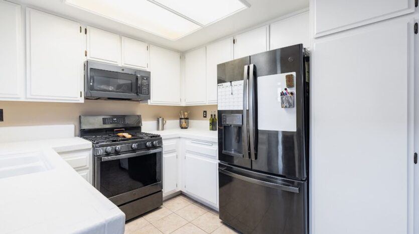 3554 Olds Rd - Oxnard - California - 2 bed, 2.5 bath rental property