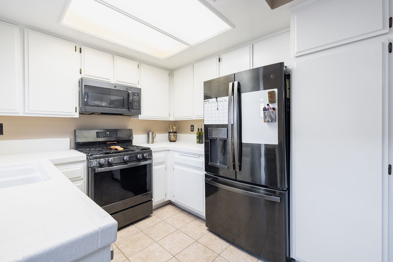 3554 Olds Rd - Oxnard - California - 2 bed, 2.5 bath rental property