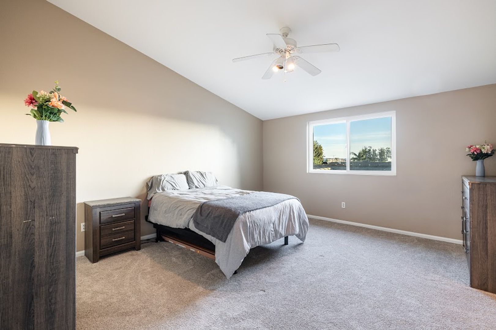 3554 Olds Rd - Oxnard - California - 2 bed, 2.5 bath rental property