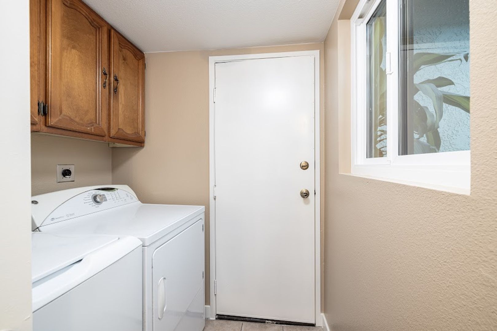 3554 Olds Rd - Oxnard - California - 2 bed, 2.5 bath rental property