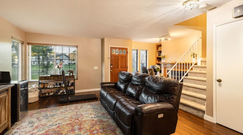 3554 Olds Rd - Oxnard - California - 2 bed, 2.5 bath rental property