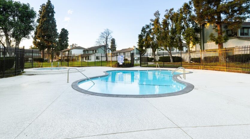 3554 Olds Rd - Oxnard - California - 2 bed, 2.5 bath rental property