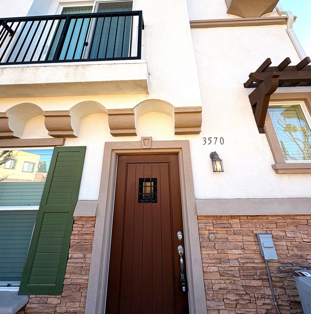 3570 W Savanna St - Anaheim - California - 2 bed, 2.5 bath rental property