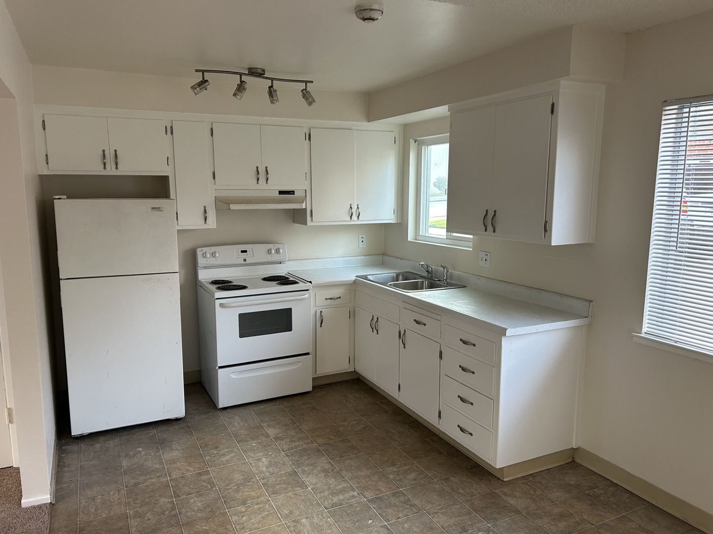37 El Rose Drive - 2 - Petaluma - California - 2 bed, 1 bath rental property